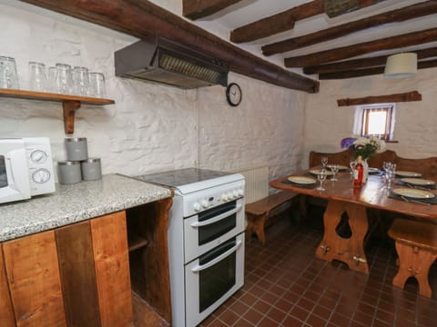 Fridge, dishwasher, electric kettle, cookware/dishes/utensils