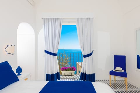 Deluxe Suite | 1 bedroom, premium bedding, down comforters, minibar