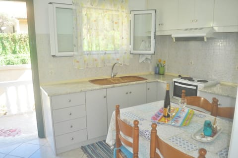 House, 1 Bedroom, Smoking, Balcony | Interior