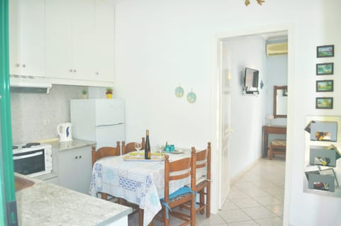 House, 1 Bedroom, Smoking, Balcony | Dining