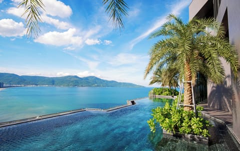 2 outdoor pools