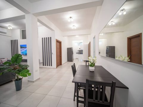 Apartment, 1 Bedroom, City View | Dining