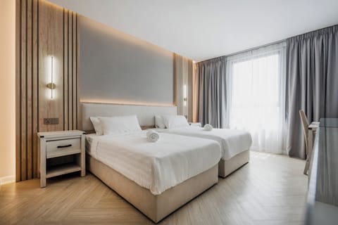 Deluxe Room, 2 Twin Beds | Premium bedding, in-room safe, desk, laptop workspace