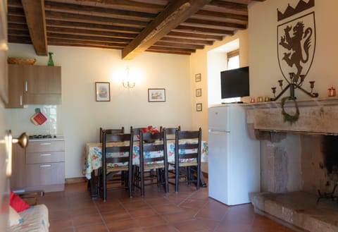 Duplex, 2 Bedrooms, 2 Bathrooms, Valley View | Private kitchen | Full-size fridge, stovetop, electric kettle, toaster