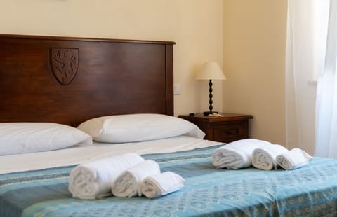 Duplex, 2 Bedrooms, 2 Bathrooms, Valley View | Desk, iron/ironing board, cribs/infant beds, bed sheets