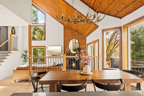 House, Multiple Beds, Balcony, Mountain View (The Fancy Fox) | Dining