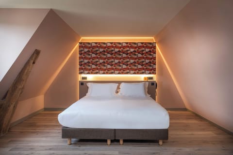 Executive Room | In-room safe, desk, blackout drapes, soundproofing