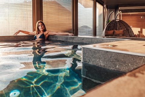 Sauna, hot tub, steam room