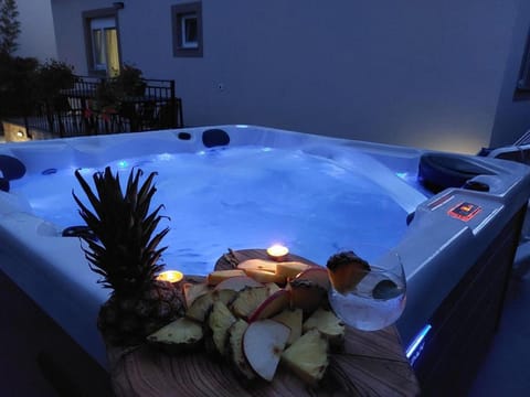 House (Three Bedroom Holiday Home with Jacuz) | Private spa tub