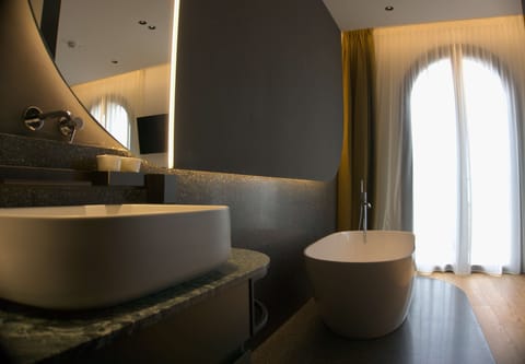 Suite, 1 King Bed, Terrace, Lake View | Room amenity