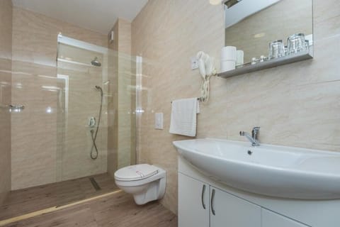 Standard Double Room | Bathroom | Free toiletries, hair dryer, slippers