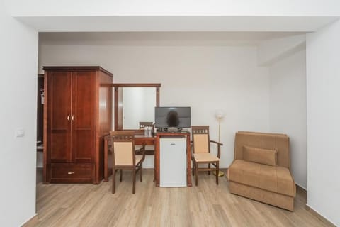 Standard Double Room | Desk, iron/ironing board, free WiFi, bed sheets