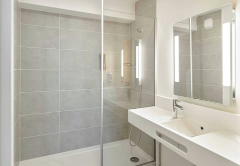 Shower, towels, soap, shampoo