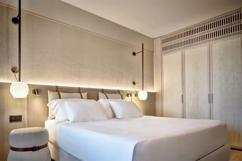 Premium Room (Sunset view) | Hypo-allergenic bedding, minibar, in-room safe, iron/ironing board