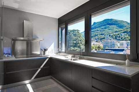 Apartment, 3 Bedrooms, Balcony, Garden View | Private kitchen