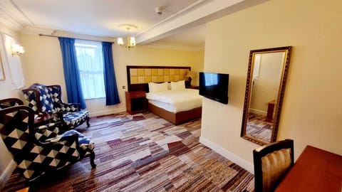 Pet Friendly Superior Double | Desk, iron/ironing board, bed sheets