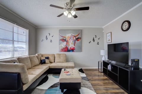 Living room | 55-inch flat-screen TV with digital channels