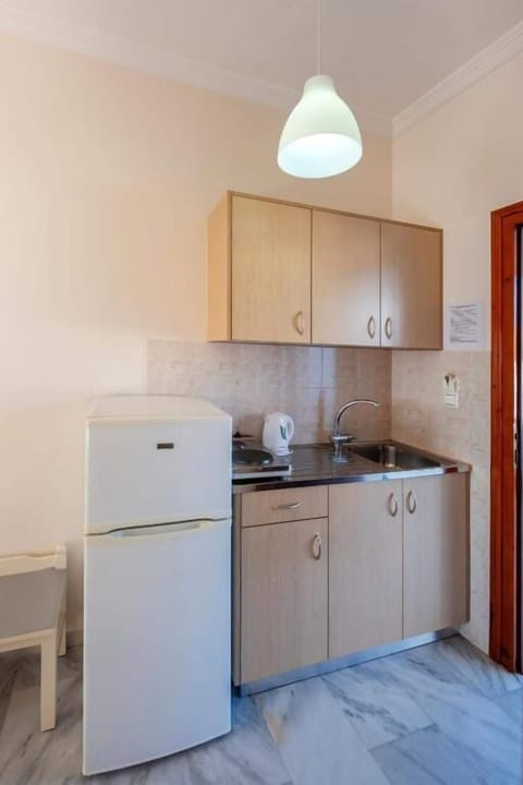 STUDIO (2 ADULTS) WITH PARTIAL SEA VIEW | Private kitchen | Electric kettle, dining tables