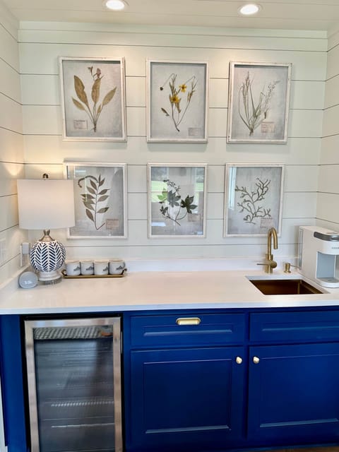 Grand Cottage | Living area | 55-inch LED TV with digital channels, Netflix, smart speakers