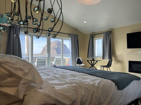 Panoramic Room, 1 King Bed with Sofa bed, Fireplace, Ocean View | Premium bedding, down comforters, memory foam beds
