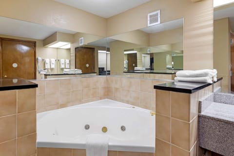 Laptop workspace, iron/ironing board, free WiFi, bed sheets