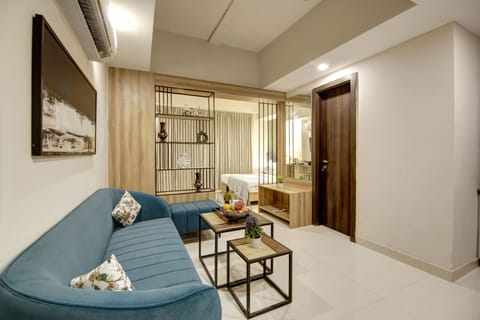 1 bedroom, premium bedding, in-room safe, desk