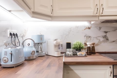 Luxury Apartment | Private kitchen | Oven, dishwasher, espresso maker, coffee/tea maker