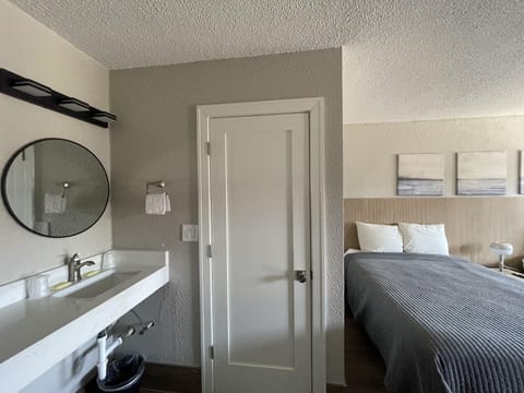 Deluxe Room | Private kitchen | Full-size fridge, microwave, stovetop