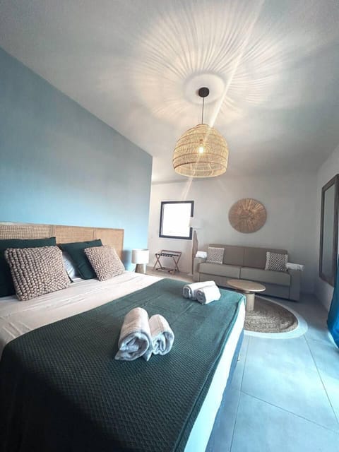 Executive Room, 1 Queen Bed with Sofa bed, Non Smoking, Balcony | Premium bedding, in-room safe, blackout drapes, soundproofing