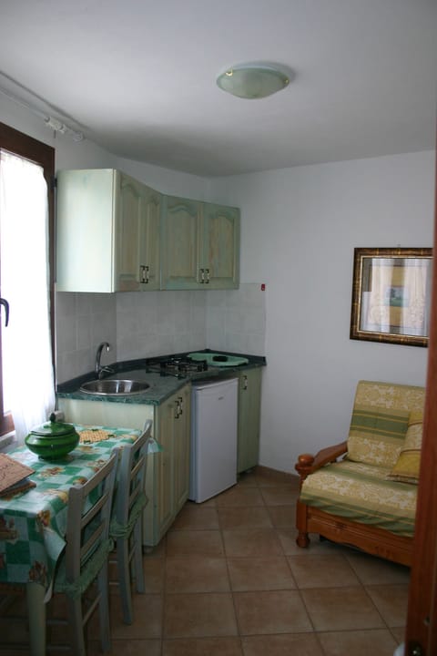Apartment, 1 Bedroom | Private kitchenette | Fridge, stovetop, electric kettle, cookware/dishes/utensils