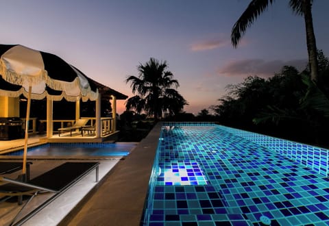 2 outdoor pools, sun loungers