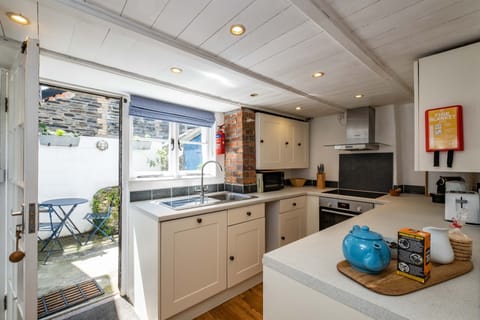 Fridge, dishwasher, electric kettle, toaster