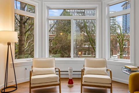 Comfort Apartment | Living area | Flat-screen TV