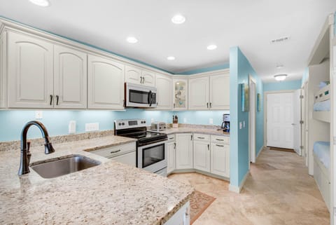 Condo, 1 King Bed with Sofa bed (Latitude 29 #4) | Private kitchen | Oven, toaster