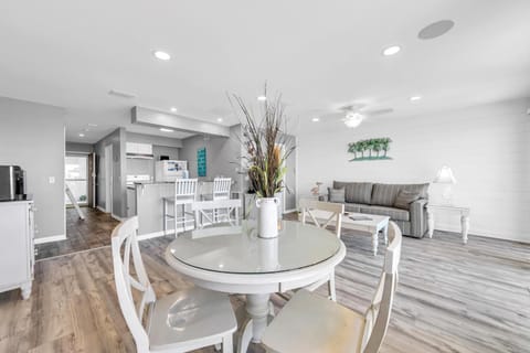 Condo, 1 King Bed with Sofa bed (Latitude 29 #25) | Living area | TV