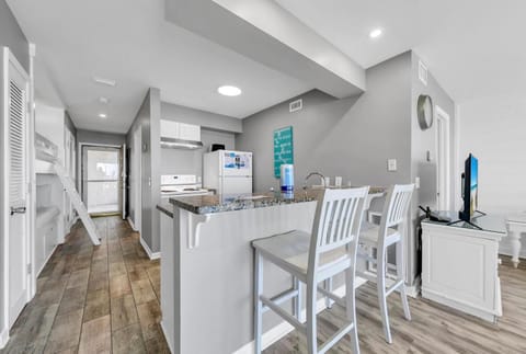 Condo, 1 King Bed with Sofa bed (Latitude 29 #25) | Interior