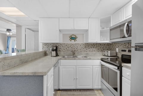Condo, Multiple Beds (Sugar Beach C-3 (Beach Life)) | Private kitchen | Oven, toaster