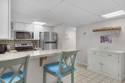 Condo, Multiple Beds (Sugar Beach C-3 (Beach Life)) | Private kitchen | Oven, toaster