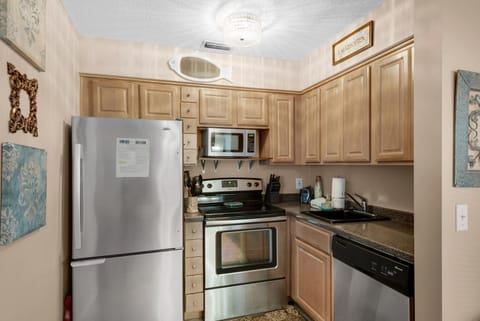 Studio, 1 King Bed (Sandcastle Villas #24) | Private kitchen | Oven, toaster