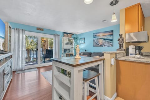 Condo, 1 King Bed with Sofa bed (Nautical Watch D-6) | Interior