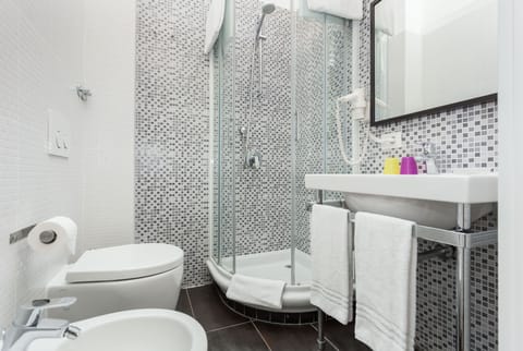 Standard Room | Down comforters, desk, laptop workspace, soundproofing