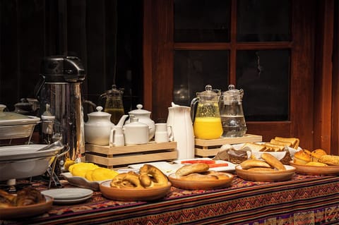 Cooked-to-order breakfast for a fee on weekdays
