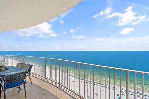 Condo, Multiple Beds (Turquoise C1706) | Outdoor dining