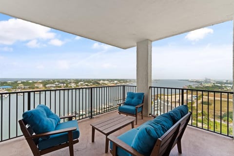 Condo, Multiple Beds (Shipwatch Riverside E1005*) | Property grounds