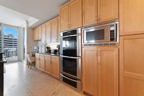 Condo, Multiple Beds (Mediterranean West 302) | Private kitchen | Oven, toaster, paper towels