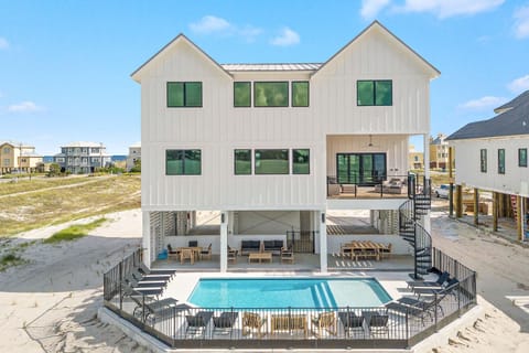 House, Multiple Beds (Keepin' It Reel) | Exterior