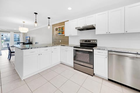 Townhome, Multiple Beds (Sea Bluff 14) | Private kitchen | Oven, toaster