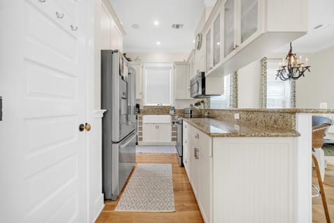 House, Multiple Beds (Daze Gone Bye) | Private kitchen | Oven, toaster