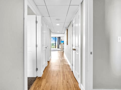 Condo, Multiple Beds (Edgewater Tower 1-305) | Interior