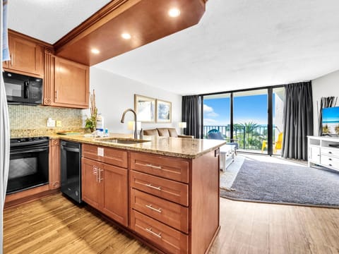 Condo, Multiple Beds (Edgewater Tower 1-305) | Interior